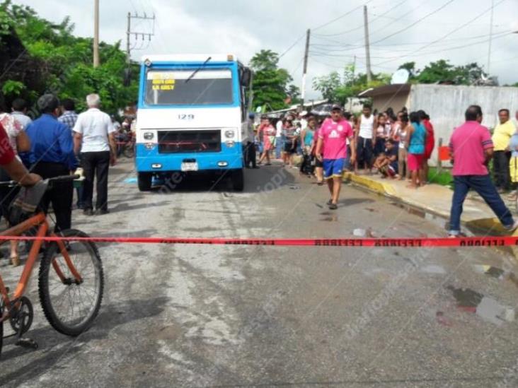 Camión atropella y mata a una mujer en Tabasco