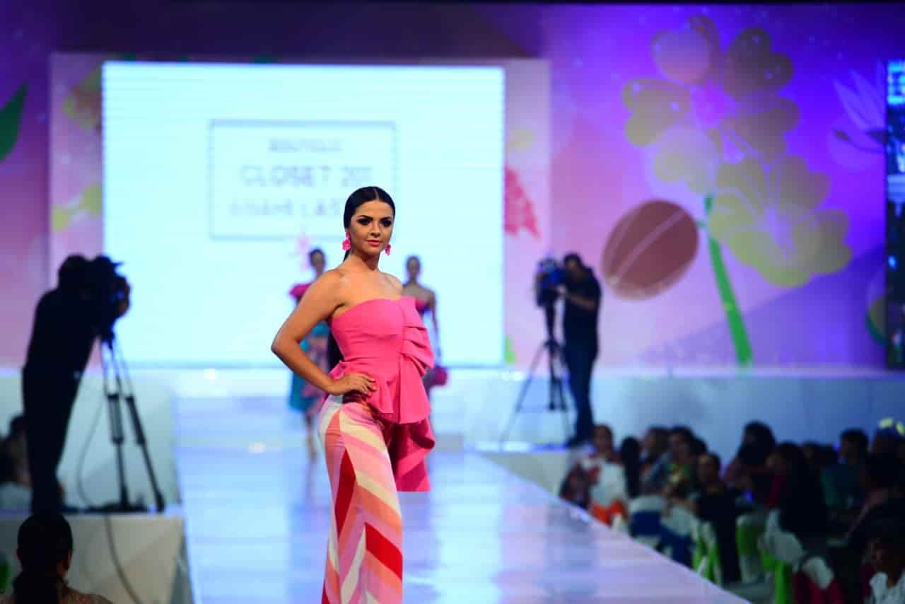 Así se vive el Desfile de Modas de las embajadoras 2019