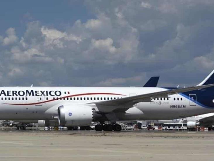 Una familia abandona avión en el que viajaba AMLO por considerarlo