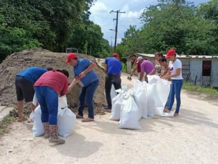 Refuerzan Zonas De Jonuta Con Barda De Costales