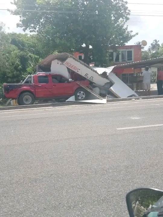 Choca Camioneta Con Puesto De Tacos