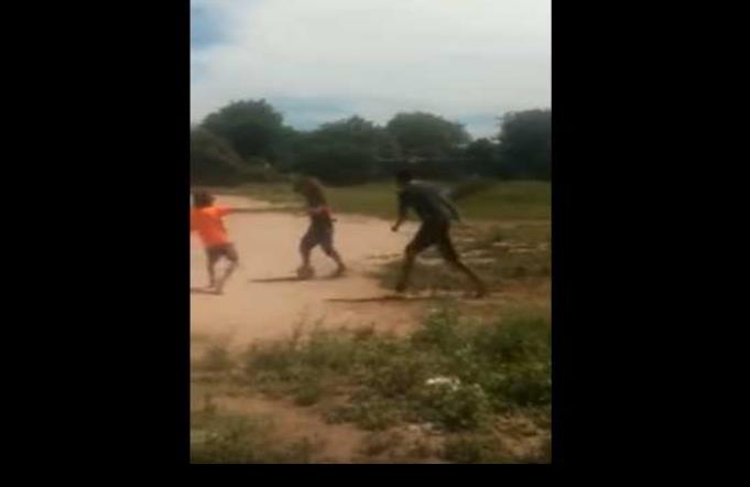 Un niño llorando: Captan en VIDEO a supuesto duende corriendo