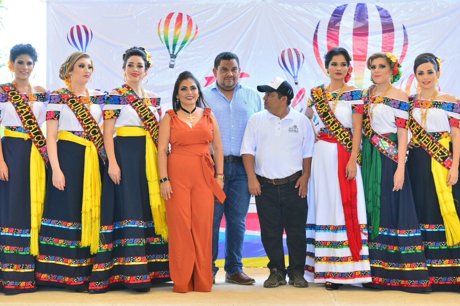Embajadoras asisten al Festival del Globo