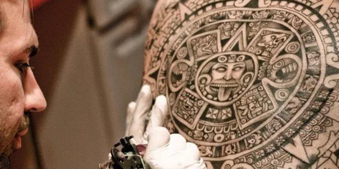 Diseños impresionantes de tatuajes Aztecas