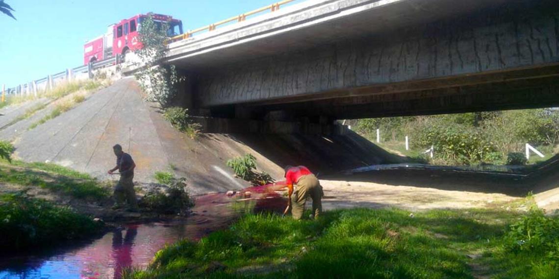 Toma clandestina causa derrame de combustible en Michoacán