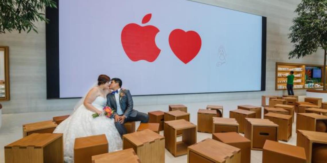 Pareja eligió una tienda de Apple para la sesión fotográfica de su boda