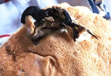 Mujer encuentra rata incrustada en su sándwich