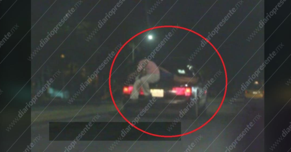 Mujer es trasladada sobre cajuela de auto en calles de Villahermosa