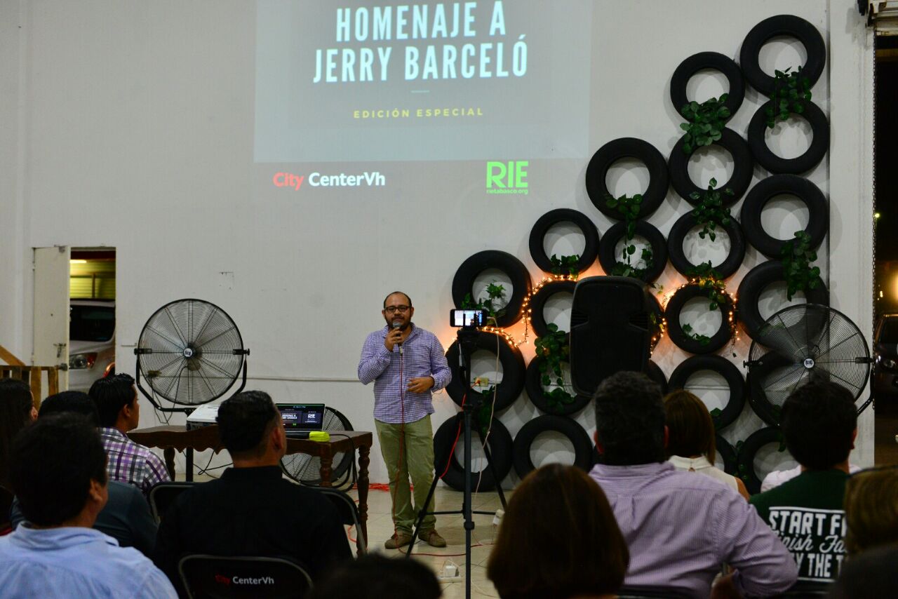 Rinden empresarios homenaje a Jerry Barceló