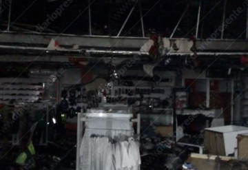Así quedó la tienda ´Elite Lockers´ después del incendio en Plaza Las Américas