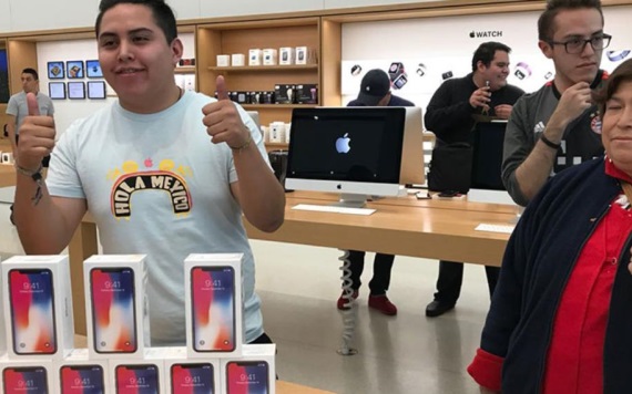 Sale a la venta el iPhone X y un mexicano compra ¡diez!