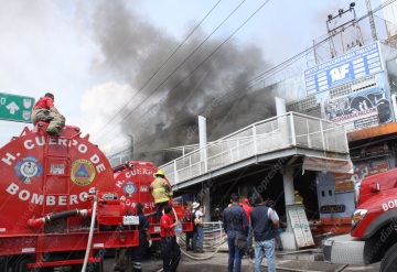 Refaccionaria se incendia sobre la Av. Ruiz Cortines