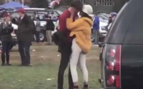 Captan a Malia Obama besando a un joven en Harvard