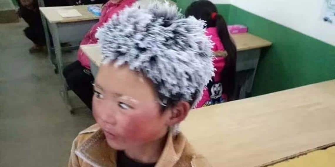 Imagen de niño con pelo congelado sorprende en China