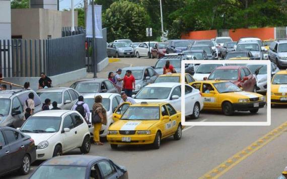 Ignoran ley vial en Av. Méndez; reina el caos a toda hora