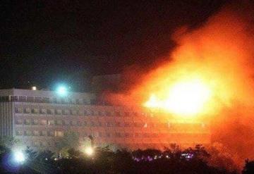 Hombres armados atacan hotel de lujo en Kabul