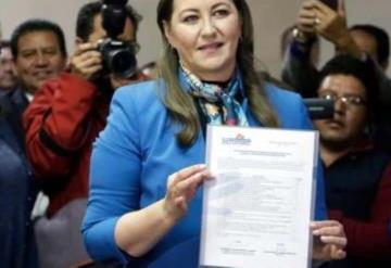 Exhiben a candidata aventando tortas a indígenas en Puebla