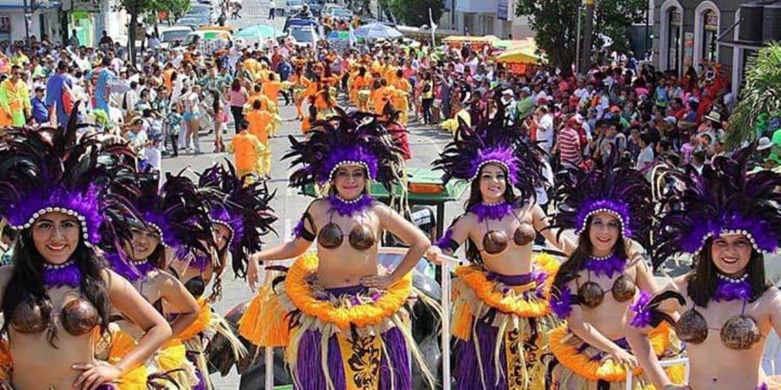 Miles disfrutan del 2do día del carnaval en Veracruz