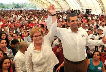 Gina Trujillo rinde protesta como candidata a la gubernatura