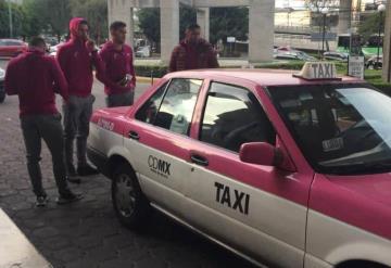 Monarcas llegó en taxis a la CDMX por manifestación en carretera