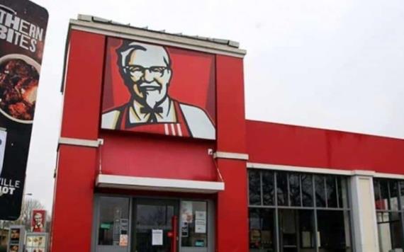 KFC cierra restaurantes en Reino Unido por ¡falta de pollo!