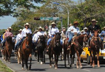 Realizan cabalgata en honor a Gregorio Méndez en Villahermosa