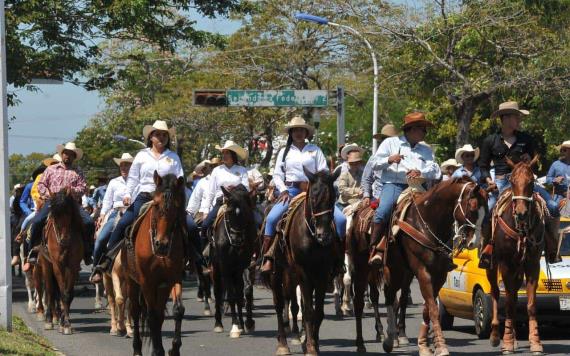 Realizan cabalgata en honor a Gregorio Méndez en Villahermosa
