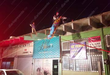 Hombre cae de torre de metal en Villahermosa