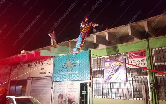 Hombre cae de torre de metal en Villahermosa