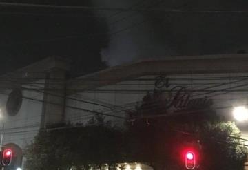 Bomberos sofocan incendio en Palacio de Hierro de la CDMX