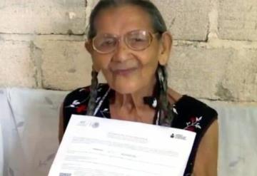 Mujer de 95 años concluye la secundaria en Chiapas