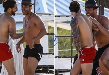 Prince Royce y Maluma encienden redes con visita a playa