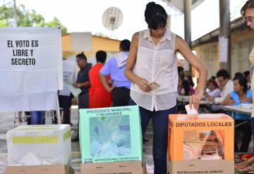 Desbandada de secretarios en la administración  van por cargo de elección popular  en Tabasco