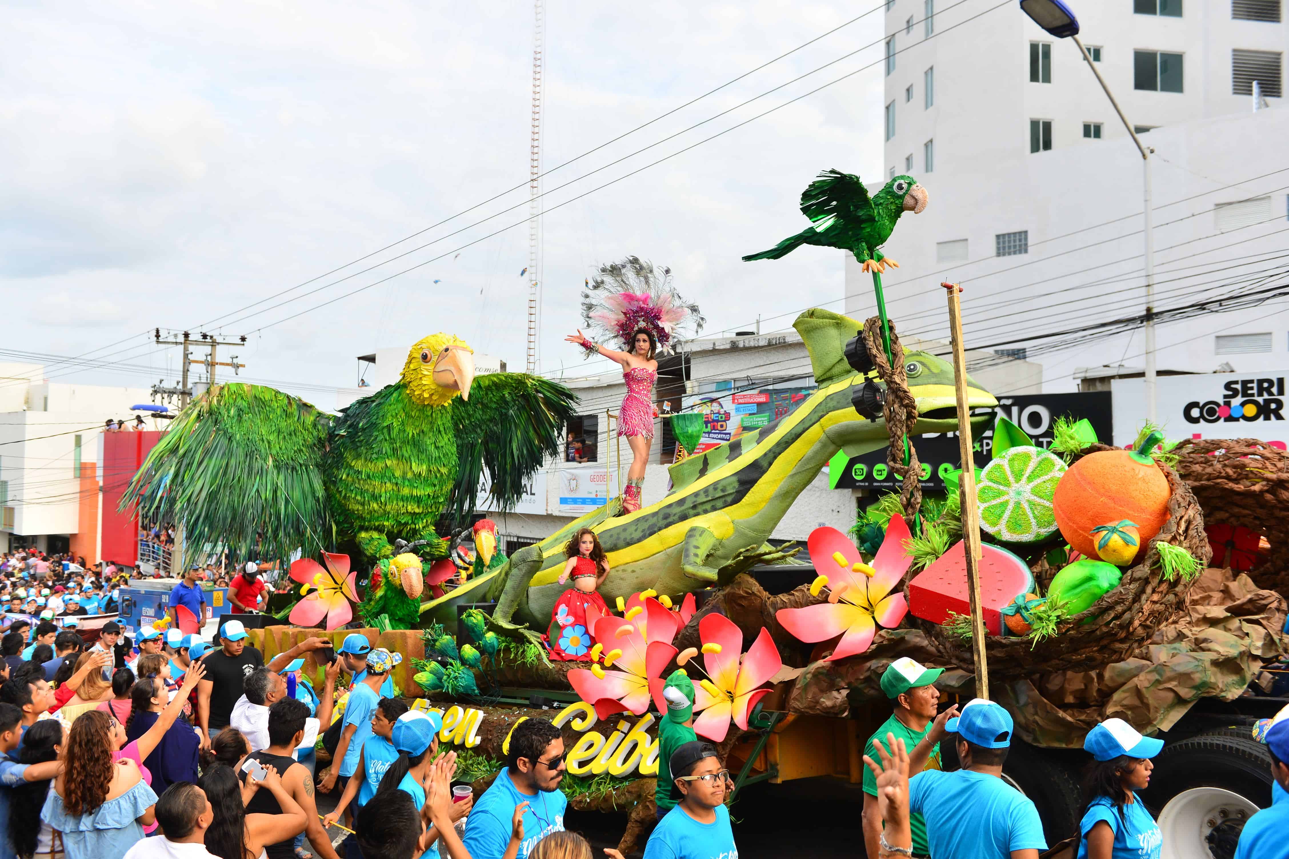 Así Se Vivió El Desfile De Carros Alegóricos