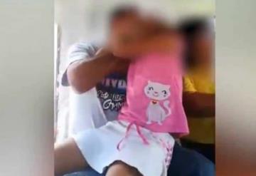 Graban a hombre mientras manoseaba a niña, en una combi