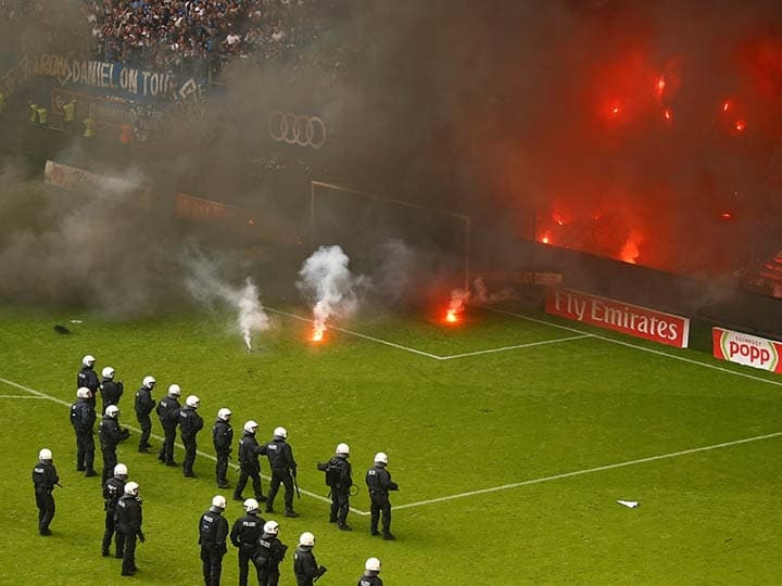 Aficionados provocan caos en el estadio del Hamburgo