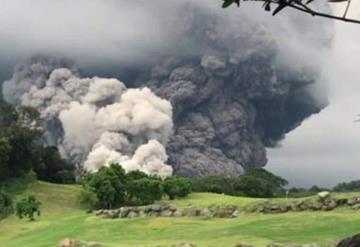 Escuelas de los Ríos en vigilancia por erupción de volcán en Guatemala