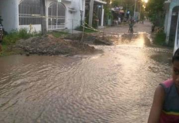 Fuga mal arreglada inunda casas en Paraíso