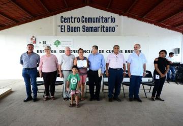 FETAC entrega constancias a habitantes de Ciudad Bicentenario