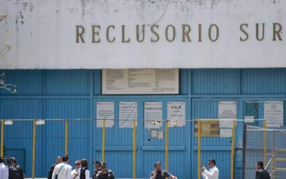 Darán tarjetas de débito a internos en 20 reclusorios del país