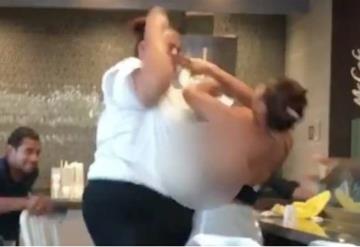 (VÍDEO) Difunden brutal golpiza de empleada de McDonalds a clienta