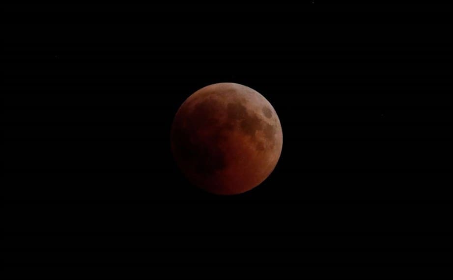 Eclipse y Luna de Sangre dan espectáculo al mundo