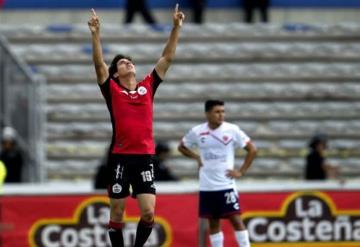 Mauro Lainez se le adelanta a su hermano como goleador en Liga MX