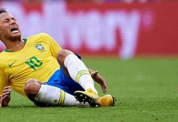 Neymar admite que a veces exagera su sufrimiento en la cancha