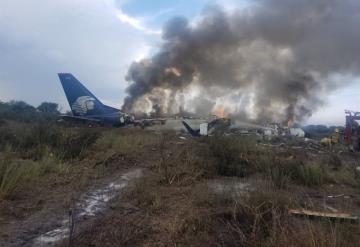 Cae avión con 100 pasajeros a minutos de despegar de Durango