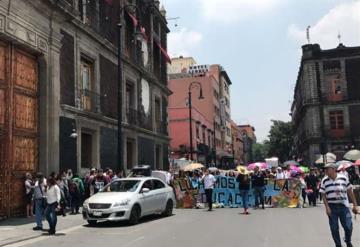 Marchan a la SEP estudiantes rechazados de educación superior