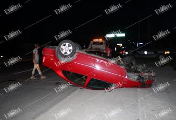 Vuelca automóvil en la carretera Villahermosa - Cárdenas