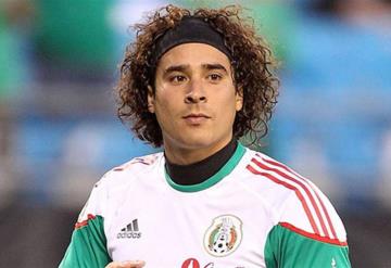 Sorprende en redes el nuevo look de Memo Ochoa