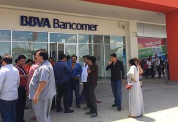 Asaltan a cuentahabientes a las afueras de Bancomer de Plaza Sendero