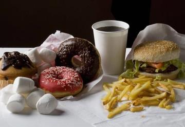 Continúa venta de comida chatarra en escuelas, ponen en riesgo salud de estudiantes